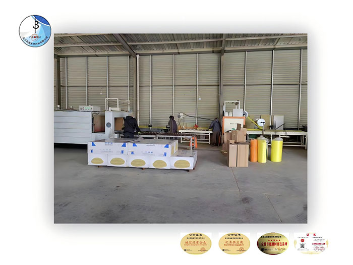 網(wǎng)織增強(qiáng)巖棉板（專利產(chǎn)品）