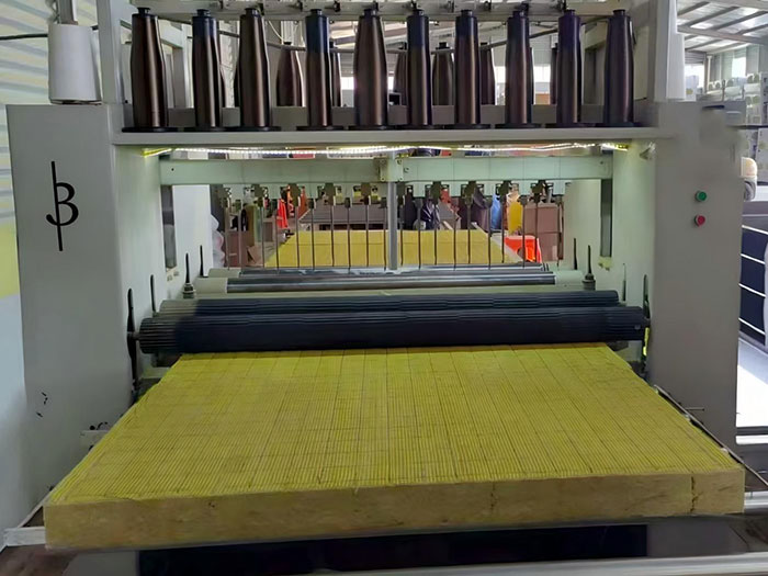 網(wǎng)織增強(qiáng)巖棉輕質(zhì)復(fù)合板（專利產(chǎn)品）